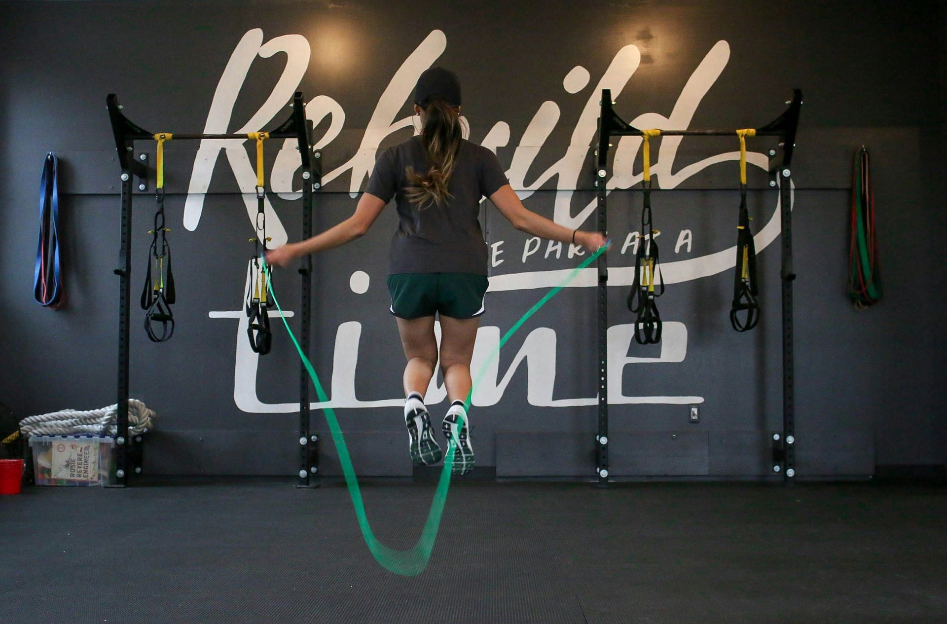 Jumping rope can be effective in burning 1000 calories daily (Image by Element5 Digital/Unsplash)